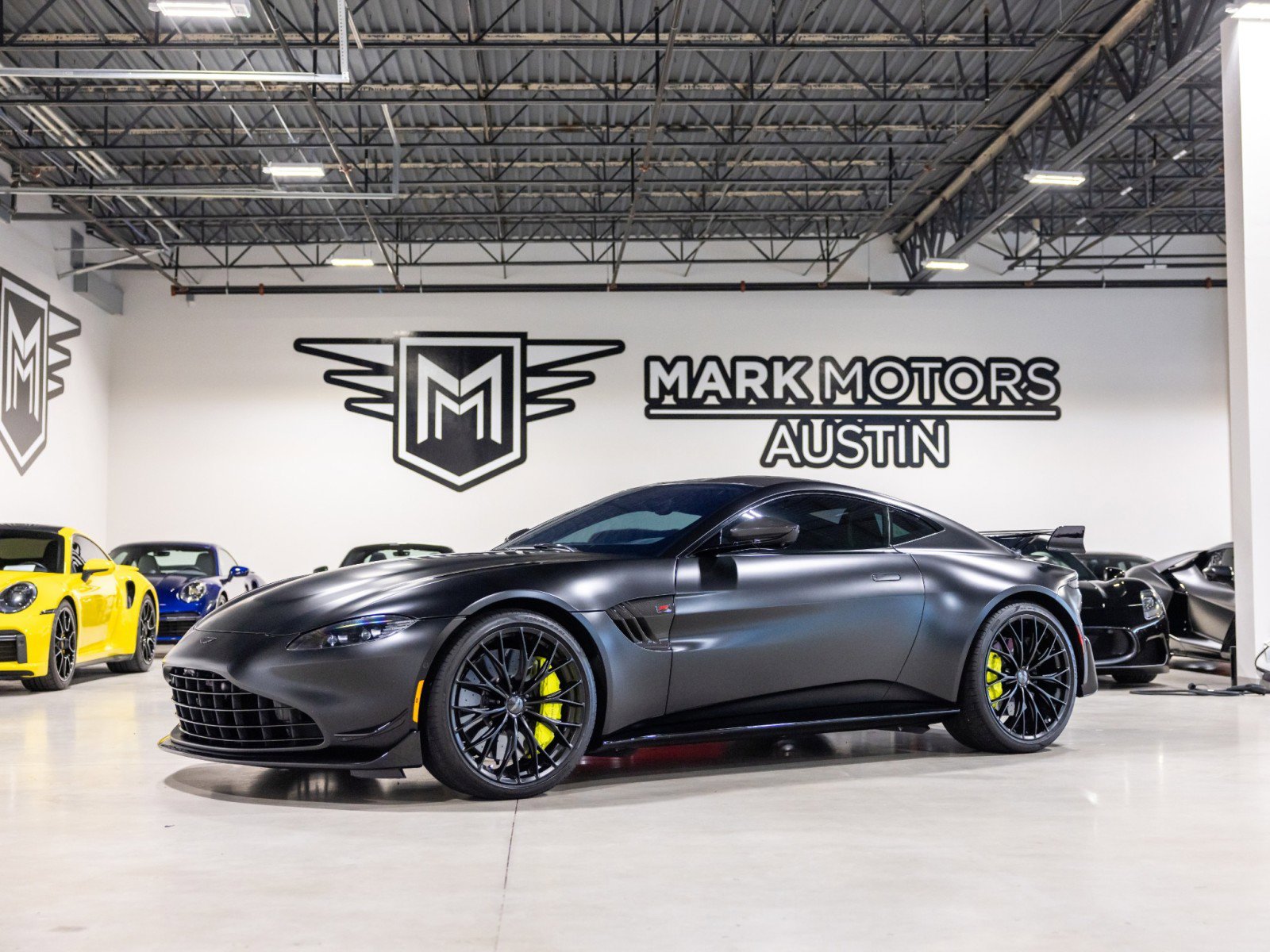 Used 2022 Aston Martin V8 Vantage Coupe RWD image 1