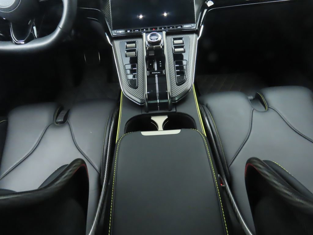 Used 2025 Aston Martin V8 Vantage Coupe image 17