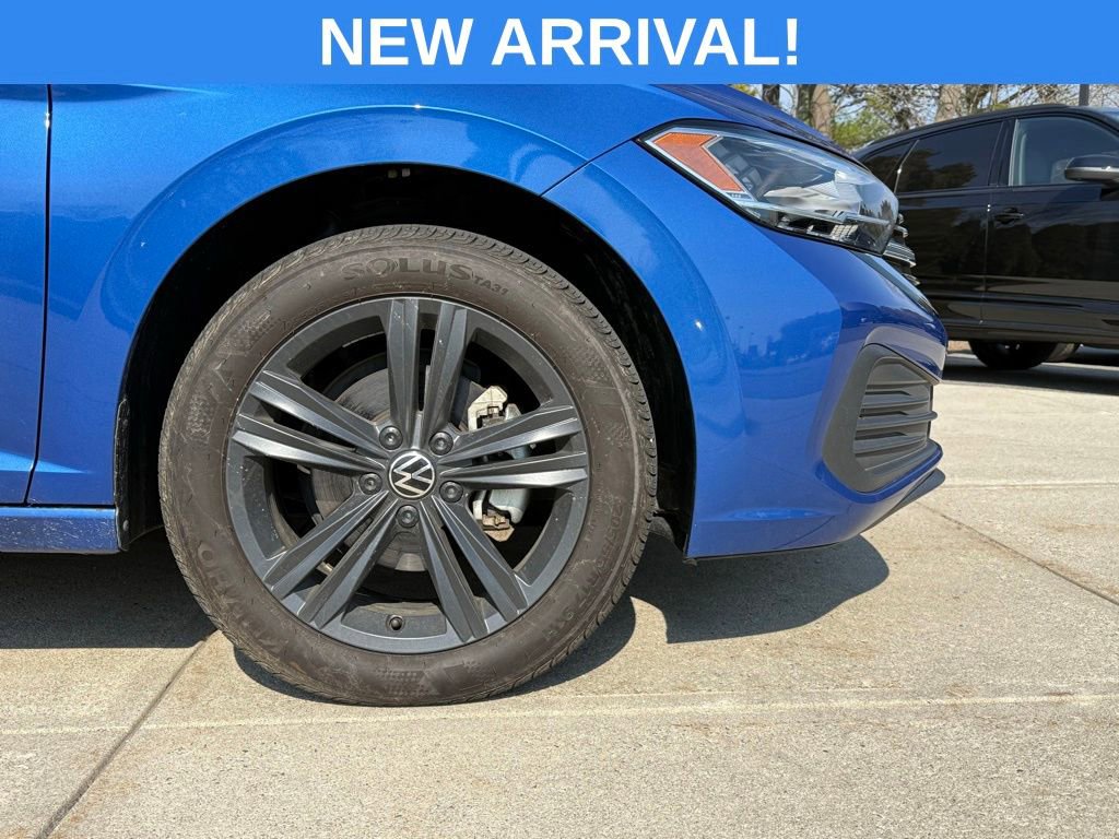 Used 2024 Volkswagen Jetta SE image 8