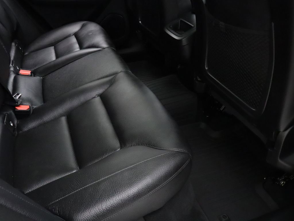 Used 2018 Volvo XC60 T6 Momentum w/ Vision Package image 30