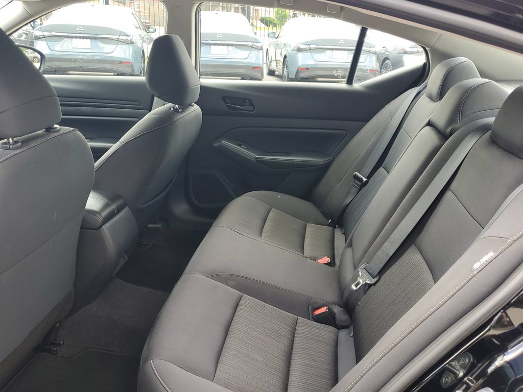 Used 2025 Nissan Altima 2.5 SV FWD image 8
