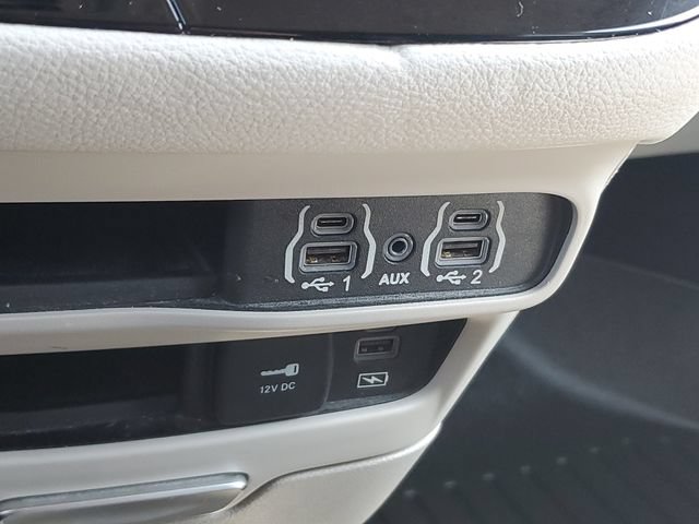 Used 2022 Chrysler Pacifica Touring-L FWD image 30