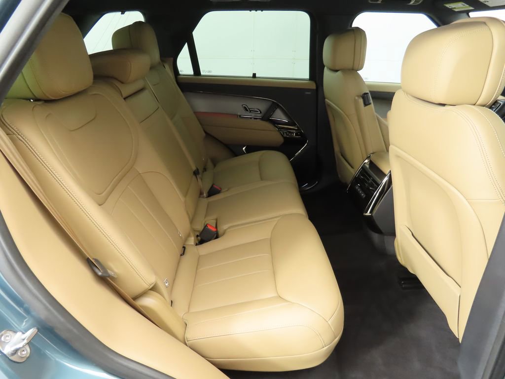 Used 2025 Land Rover Range Rover Sport SE image 19