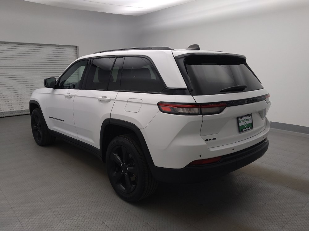 Used 2023 Jeep Grand Cherokee Altitude AWD/4WD image 5
