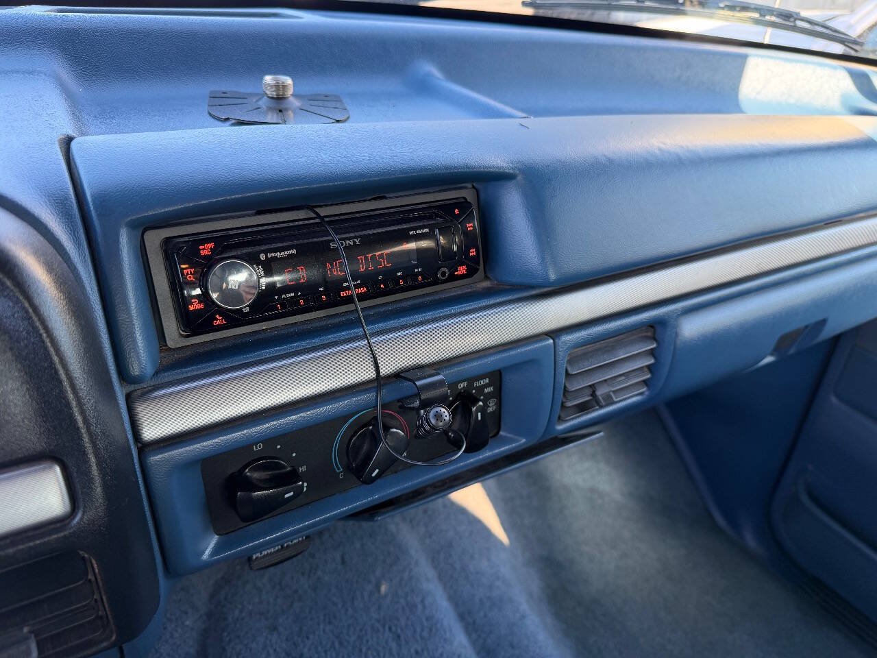 Used 1995 Ford Bronco XLT AWD/4WD image 21