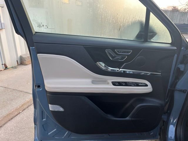 Used 2025 Lincoln Corsair Premiere image 14