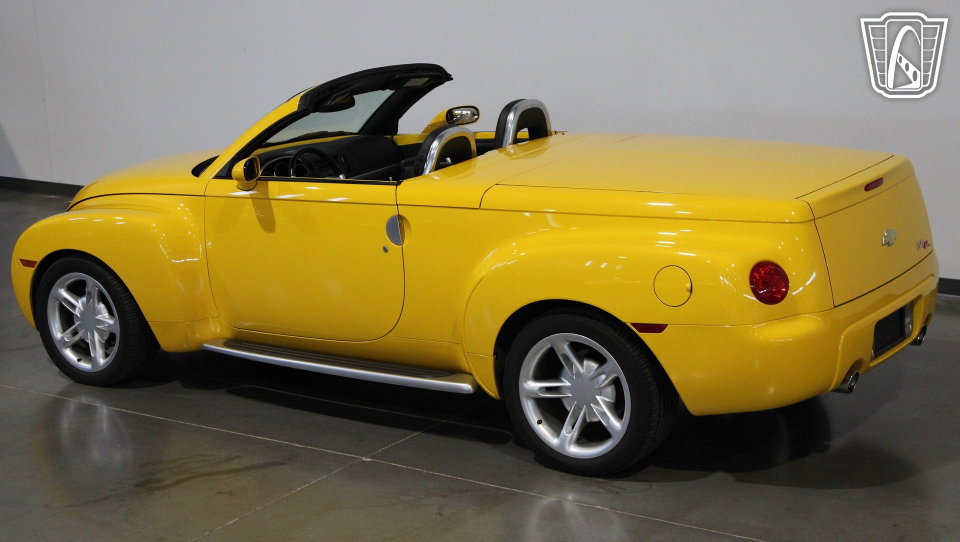 Used 2003 Chevrolet SSR w/ Preferred Equipment Group RWD image 11