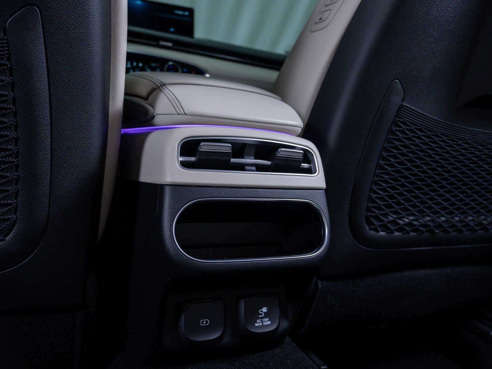 Used 2022 Genesis GV70 2.5T w/ Advanced Package image 17