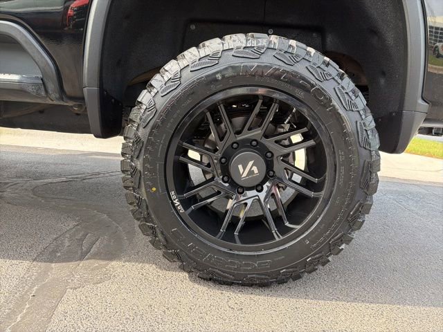 Used 2022 Chevrolet Silverado 2500 LT w/ Midnight Edition AWD/4WD image 31