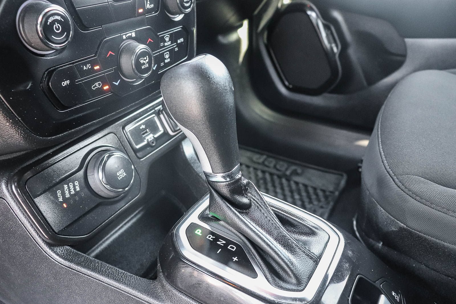Used 2022 Jeep Renegade Altitude AWD/4WD image 24