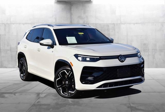 Certified 2026 Volkswagen Tiguan SEL R-Line image 2