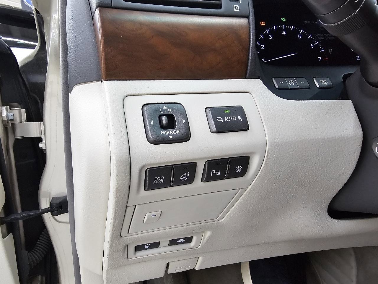 Used 2010 Lexus LS 460 Luxury image 36