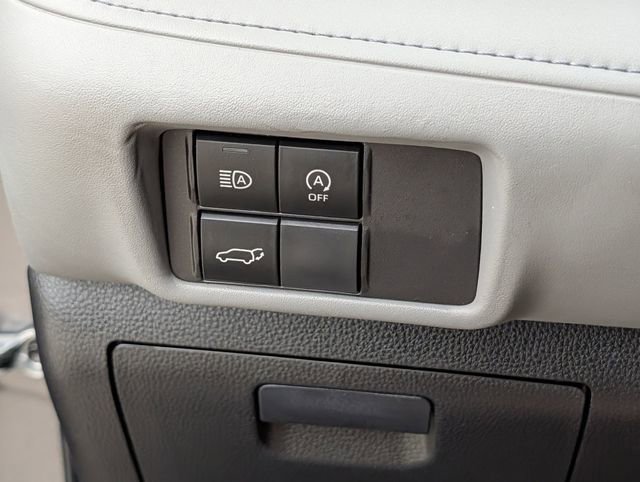 Used 2023 Toyota Highlander LE FWD image 24