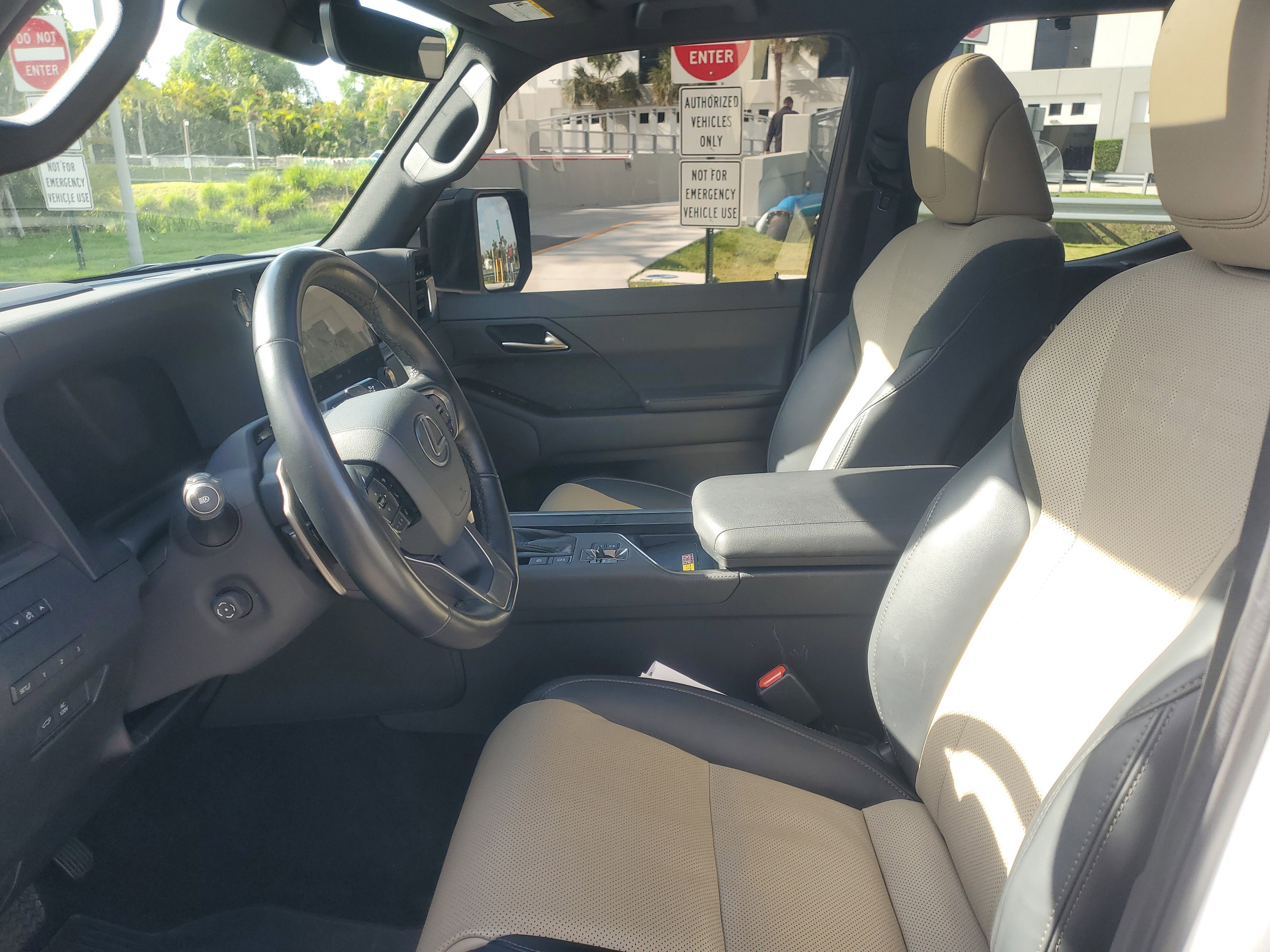 Used 2024 Lexus GX 550 image 15