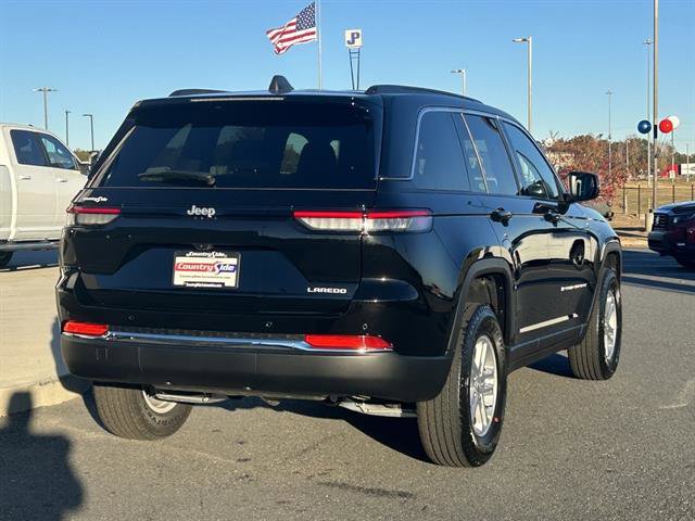 New 2025 Jeep Grand Cherokee Laredo image 7