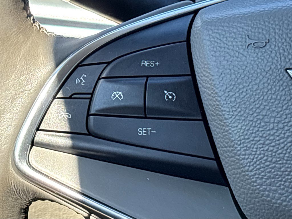 Used 2017 Cadillac XT5 Luxury w/ Driver Awareness Package image 18