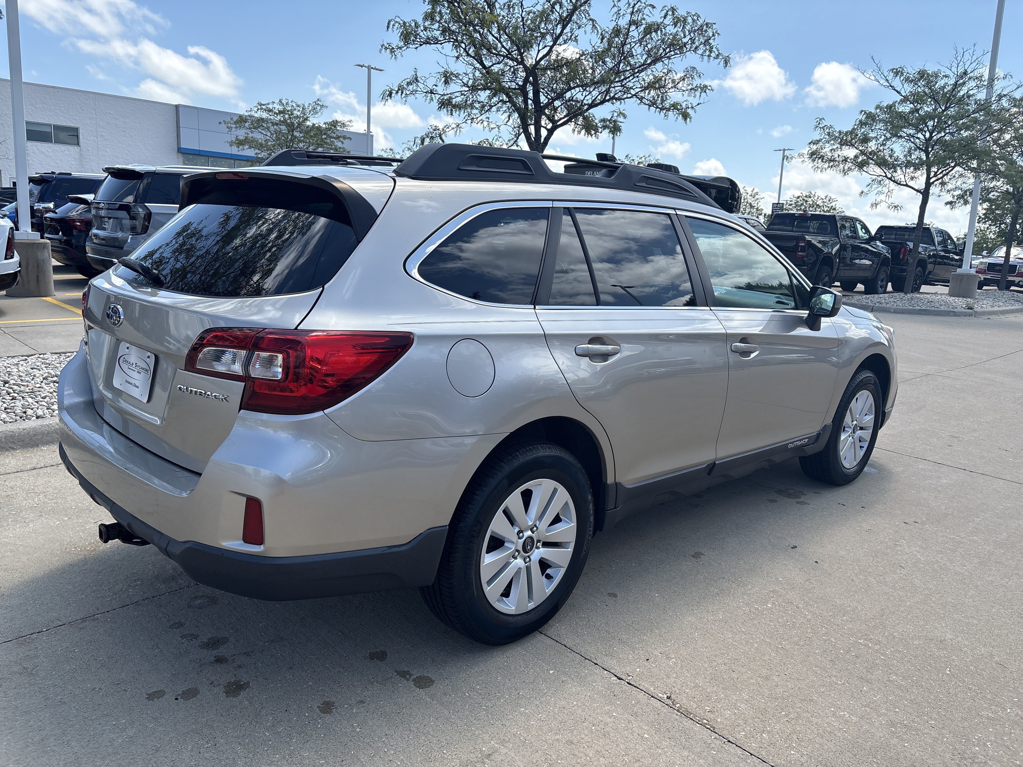 Used 2015 Subaru Outback 2.5i Premium AWD/4WD image 8