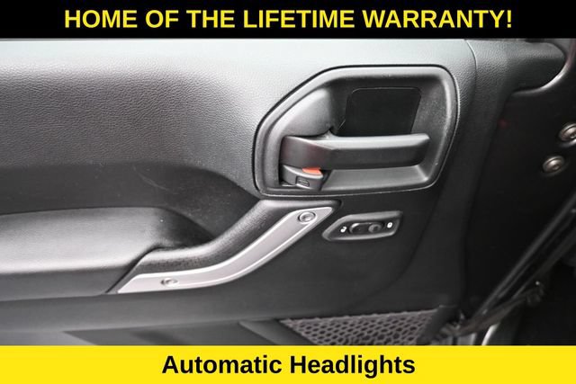 Used 2017 Jeep Wrangler Unlimited Sahara w/ Max Tow Package AWD/4WD image 13