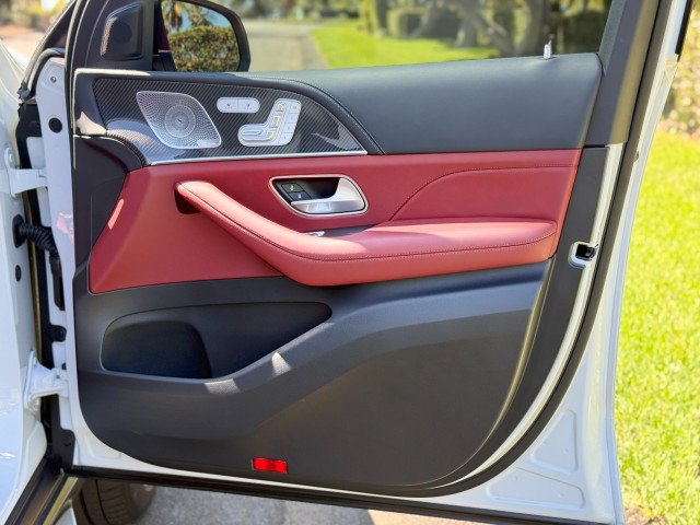 Used 2025 Mercedes-Benz GLS 63 AMG 4MATIC image 31