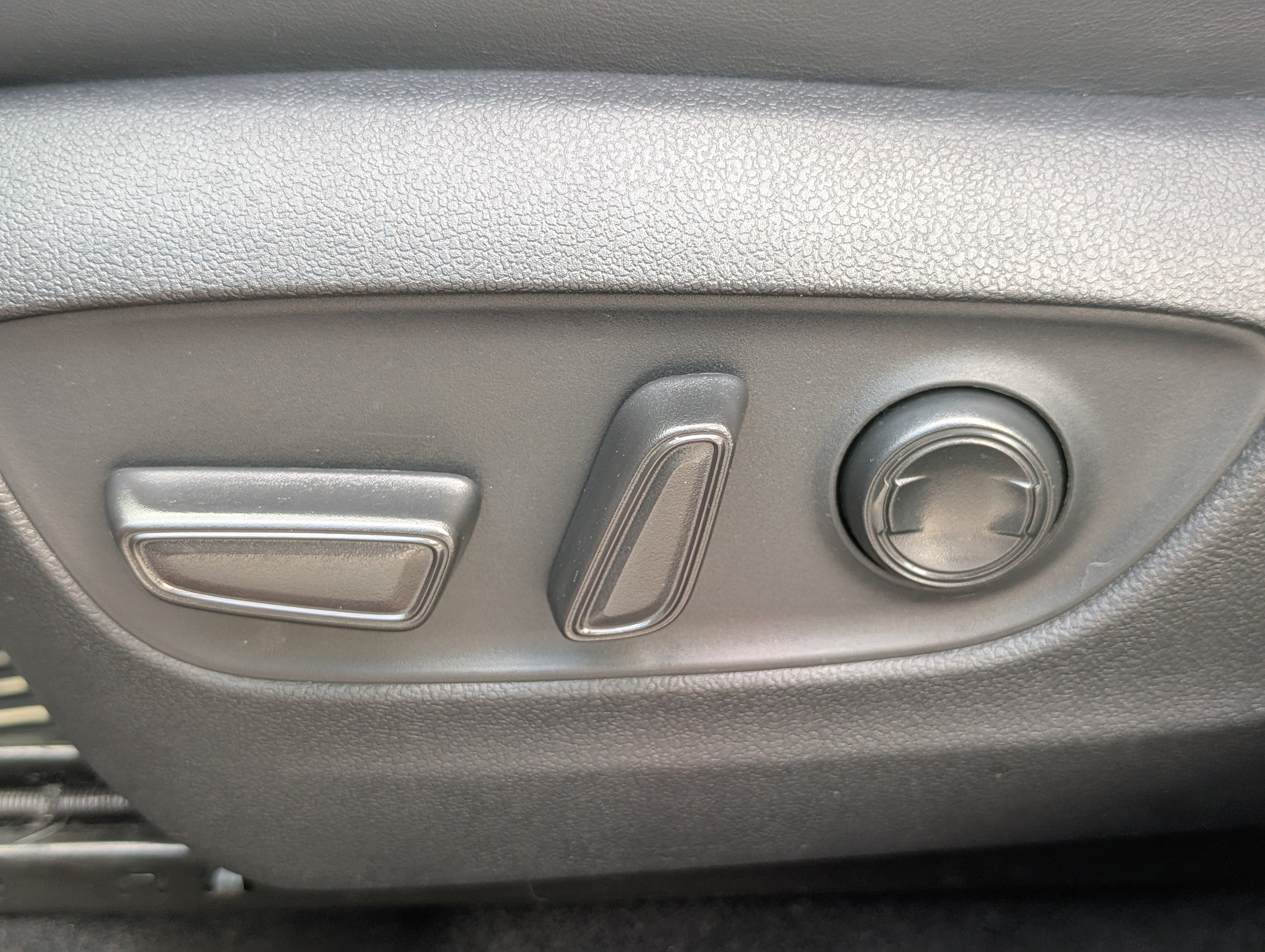 Used 2023 Toyota RAV4 Limited AWD/4WD image 23
