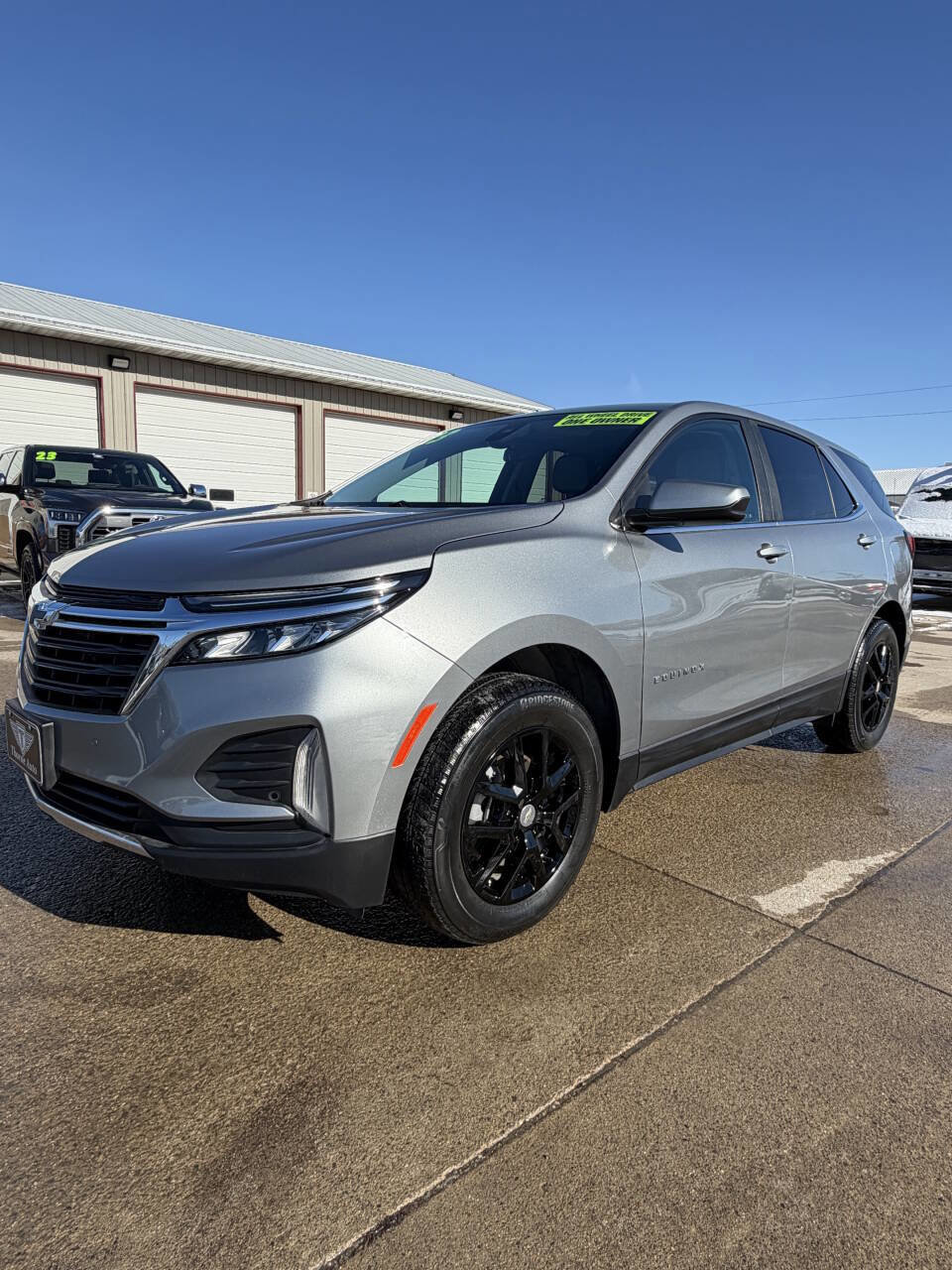 Used 2023 Chevrolet Equinox LT image 2