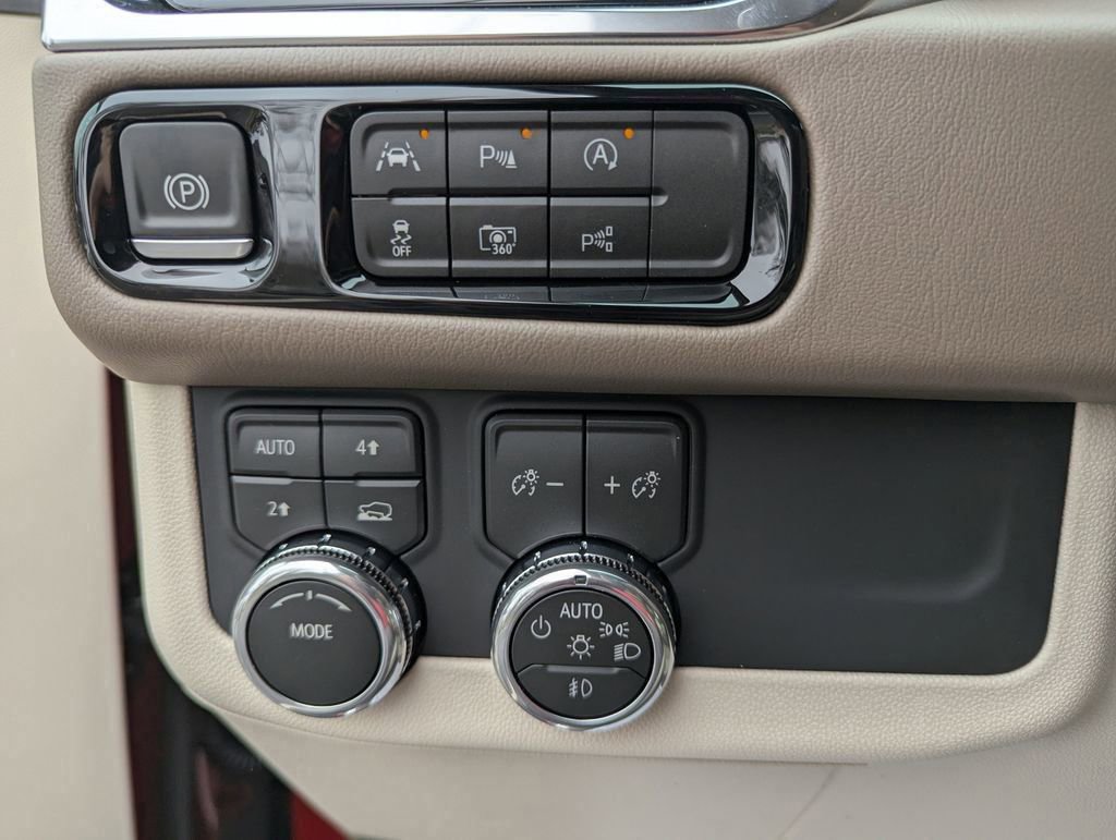 New 2026 GMC Yukon XL Denali w/ Sun & Power Step Package image 18