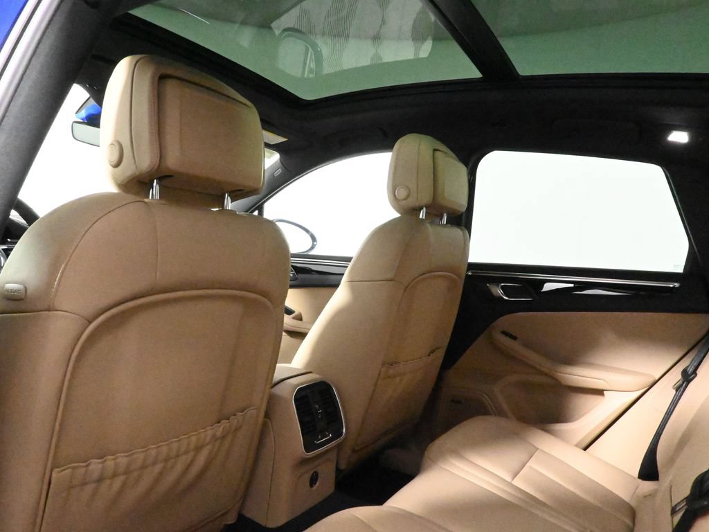 Used 2025 Porsche Macan AWD/4WD image 38