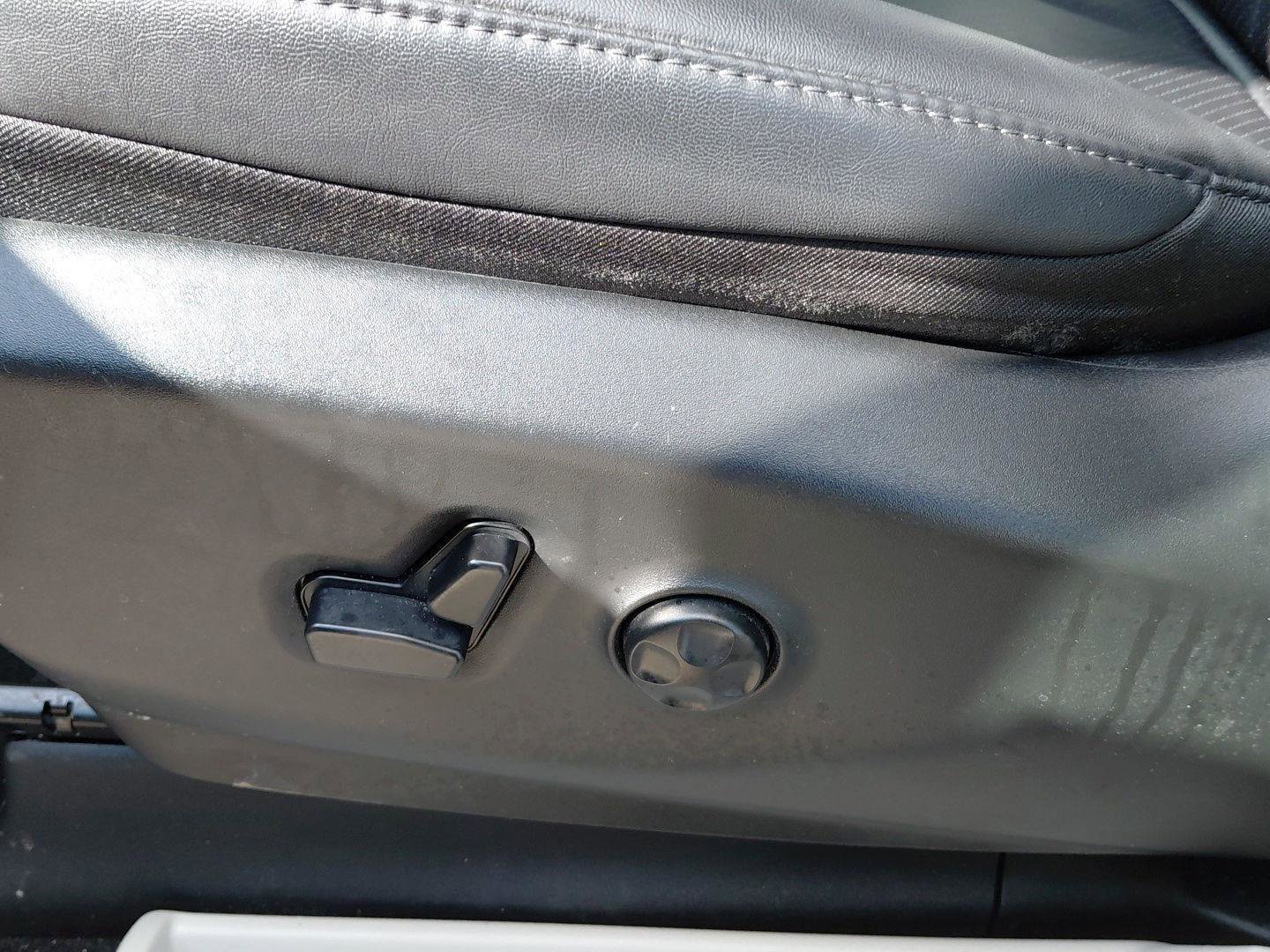 Used 2024 Chrysler Pacifica Touring-L AWD/4WD image 25