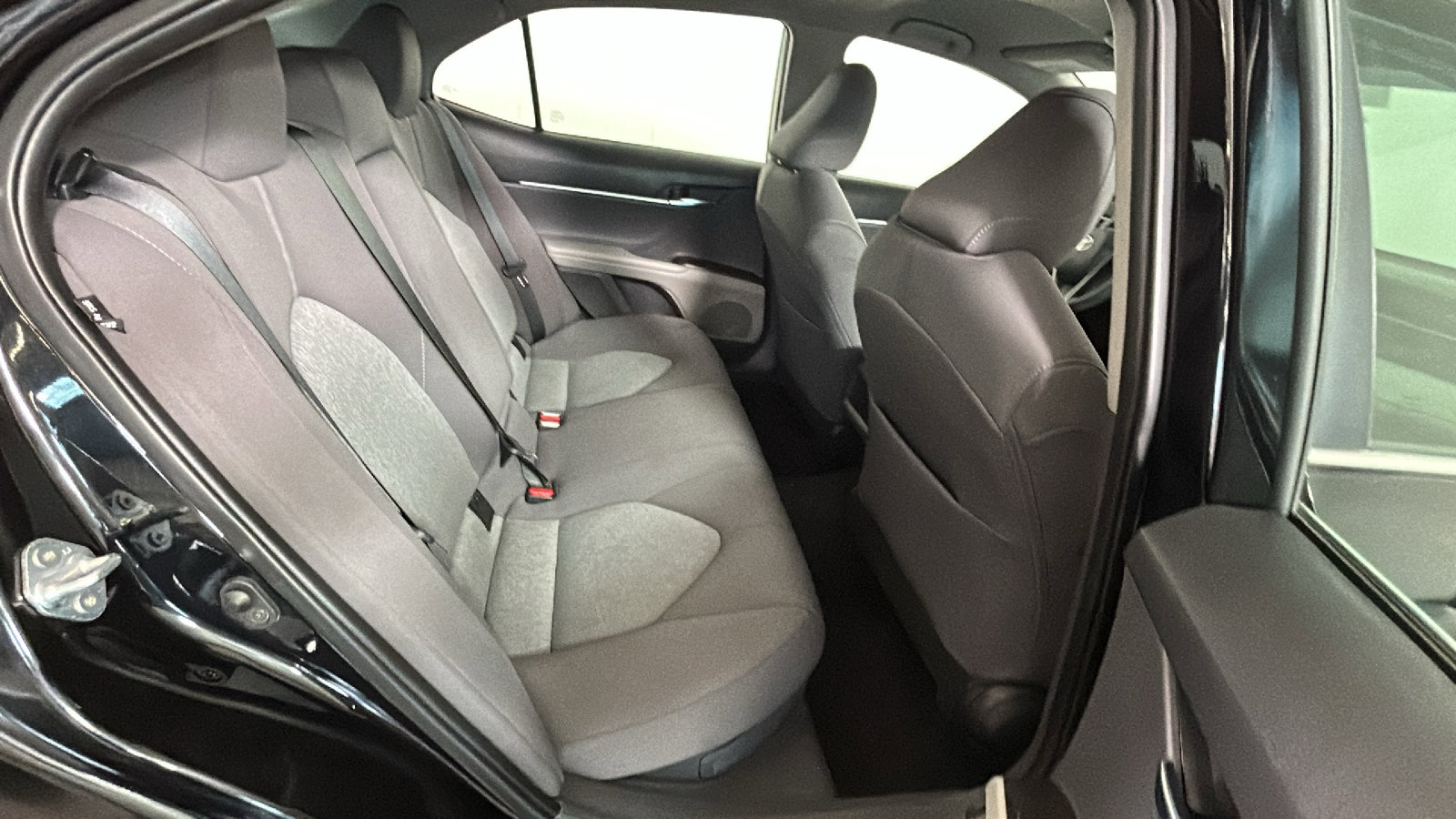 Used 2023 Toyota Camry LE FWD image 29