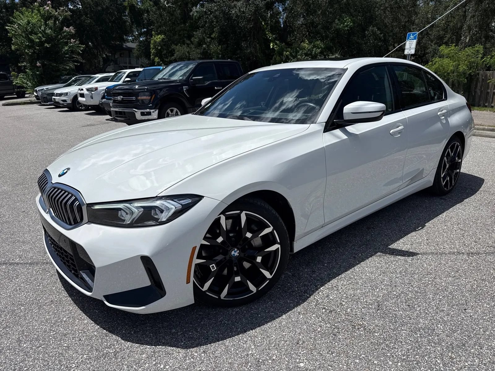 Used 2026 BMW 330i Sedan w/ M Sport Package RWD image 4