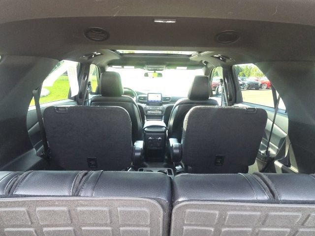 Used 2020 Ford Explorer XLT w/ Equipment Group 202A AWD/4WD image 12