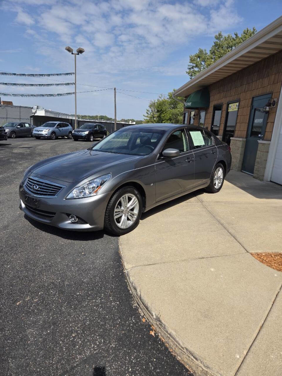 Used 2015 INFINITI Q40 AWD w/ Navigation Package image 1