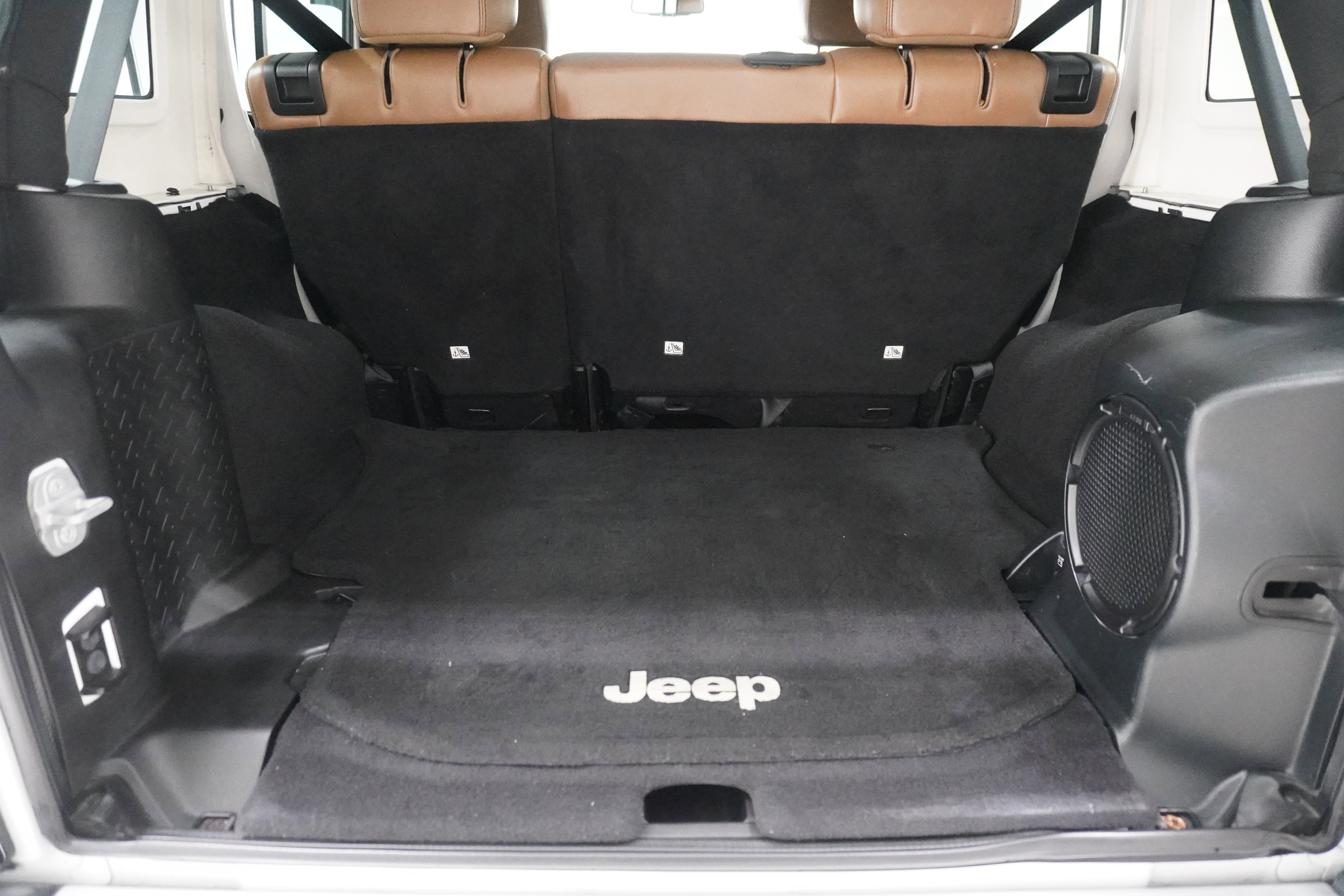 Used 2014 Jeep Wrangler Unlimited Sahara w/ Connectivity Group image 19