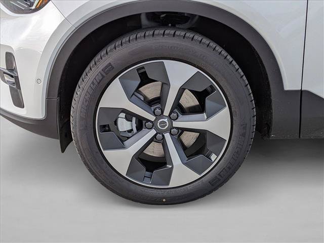 New 2026 Volvo XC40 B5 Plus w/ Climate Package AWD/4WD image 11