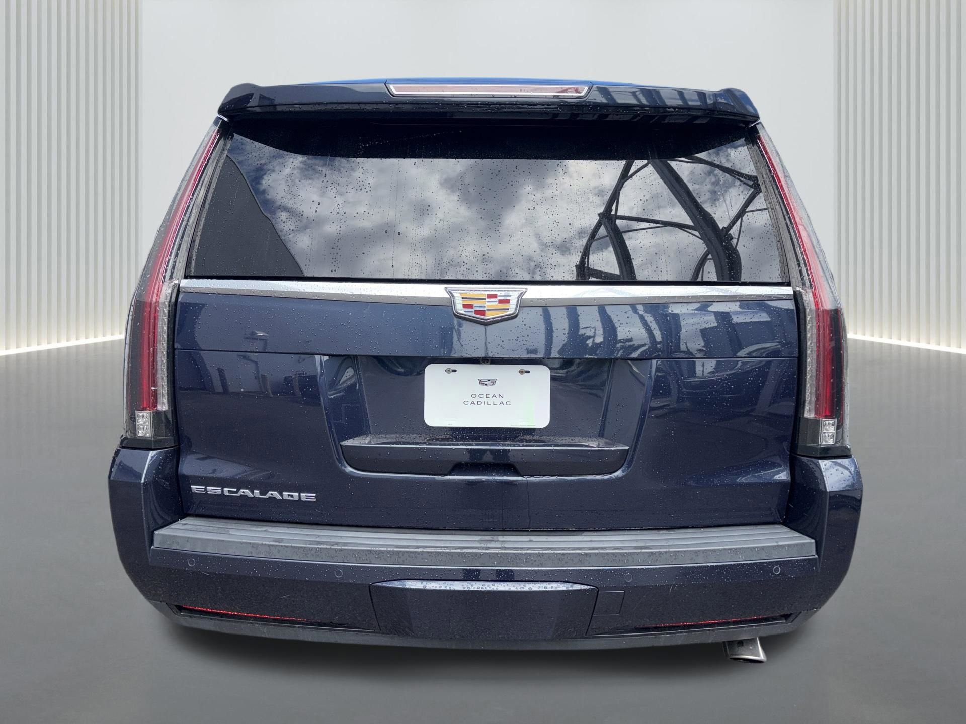 Used 2020 Cadillac Escalade 2WD image 6