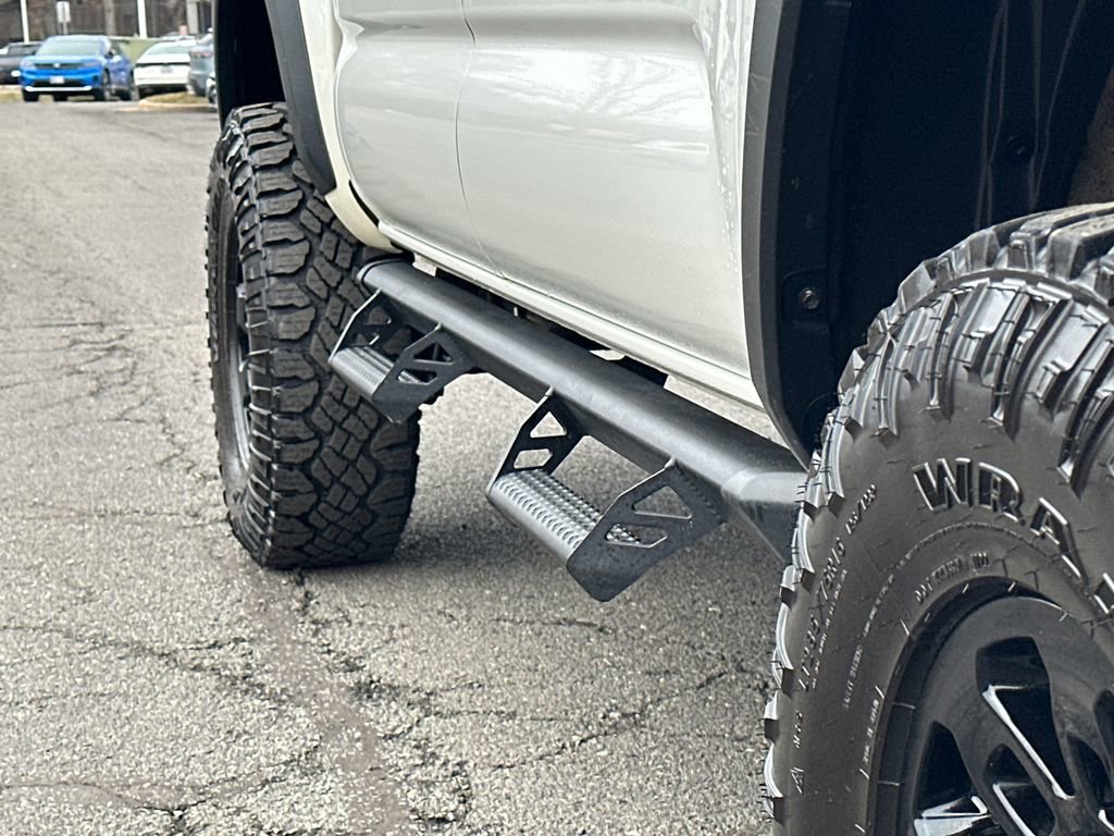 Used 2022 Toyota Tacoma TRD Off-Road image 8