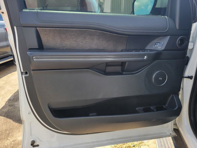 Used 2018 Ford Expedition Limited RWD image 12