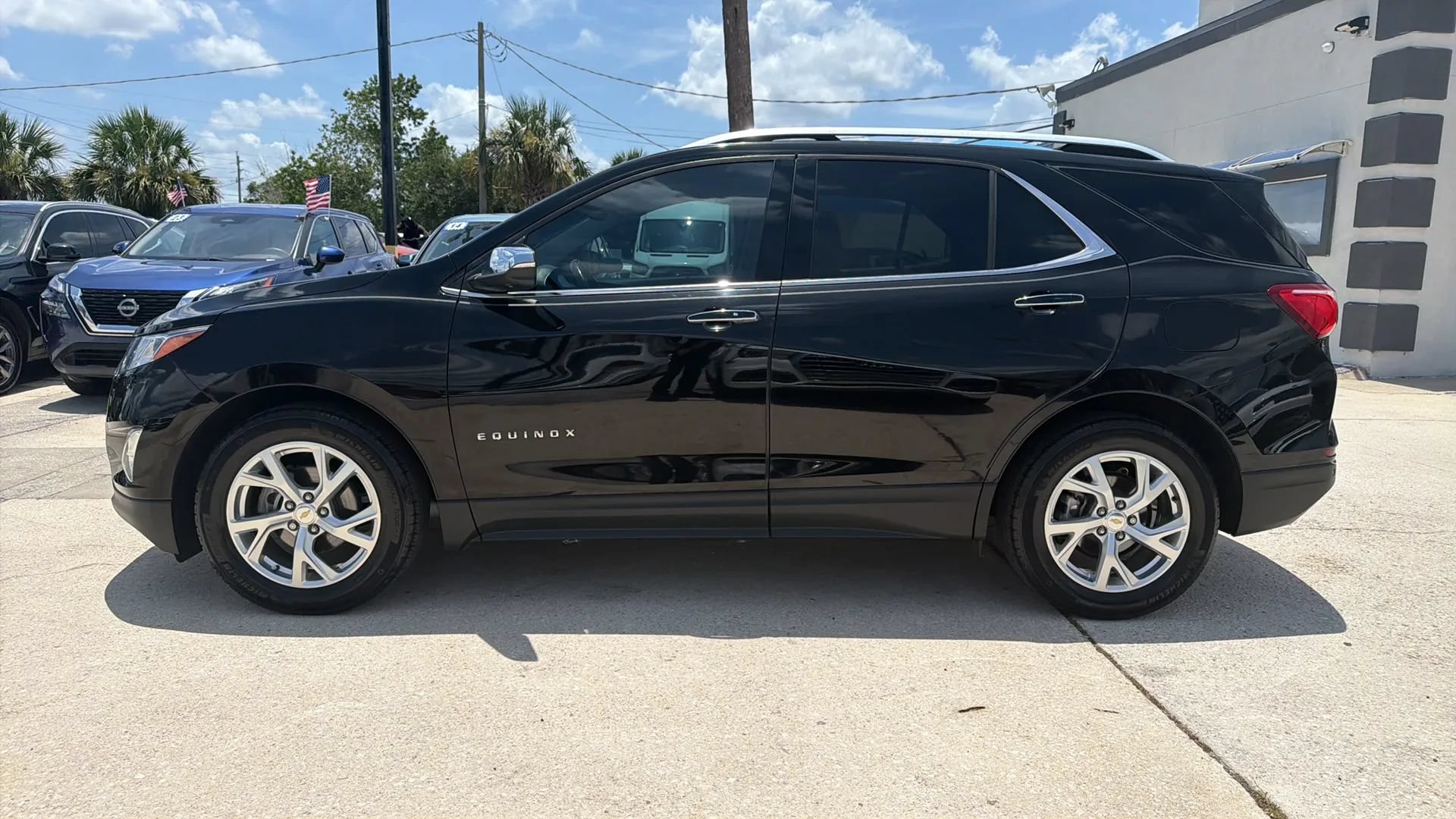 Used 2020 Chevrolet Equinox Premier FWD image 2