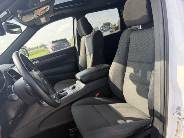 Used 2019 Jeep Grand Cherokee Laredo AWD/4WD image 13