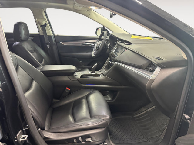 Used 2017 Cadillac XT5 Luxury w/ Driver Awareness Package AWD/4WD image 4