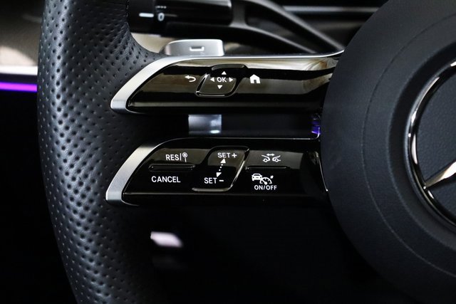 Used 2025 Mercedes-Benz C 300 4MATIC Sedan image 4