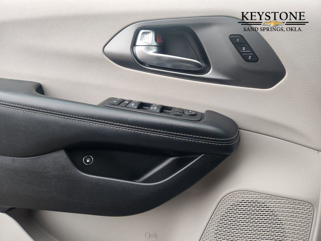 Used 2022 Chrysler Pacifica Touring-L image 24