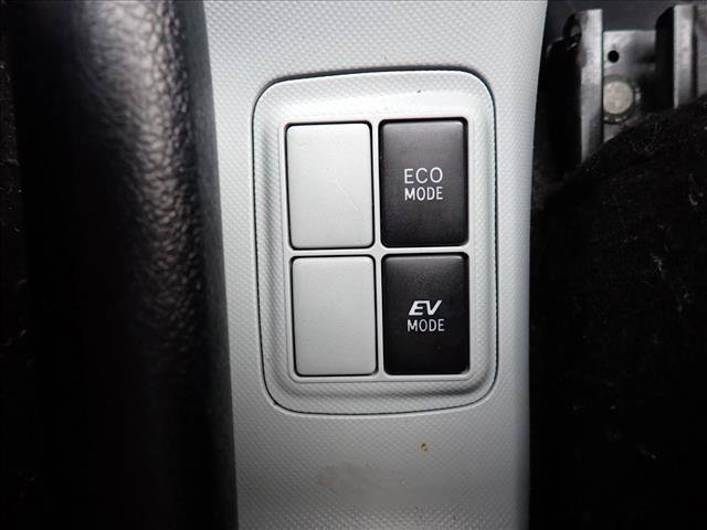 Used 2014 Toyota Prius C Three FWD image 13