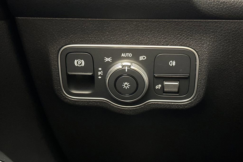 Certified 2023 Mercedes-Benz EQB 300 4MATIC image 35