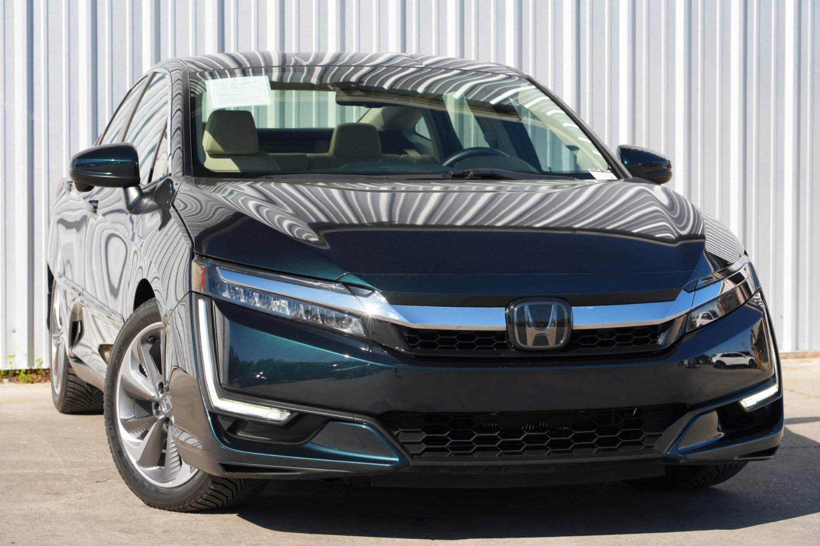 Used 2018 Honda Clarity Touring image 2