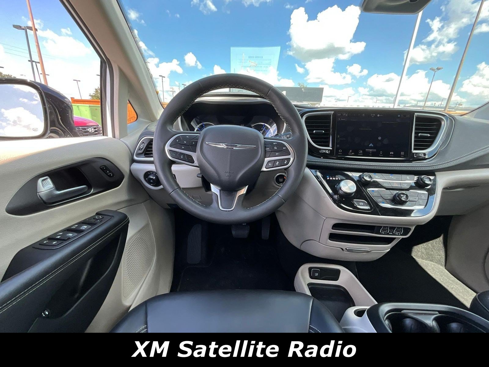 Used 2024 Chrysler Pacifica Limited FWD image 8