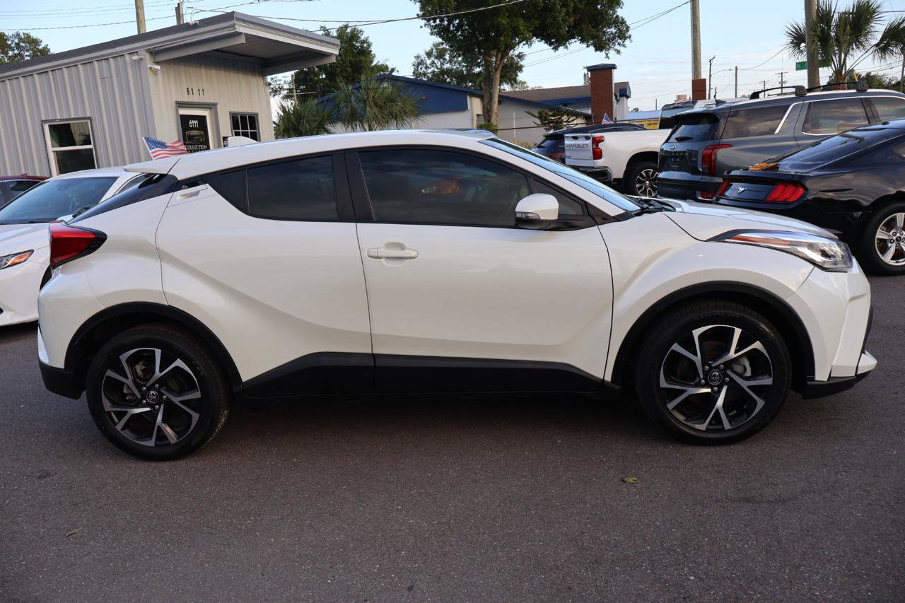 Used 2021 Toyota C-HR XLE image 4