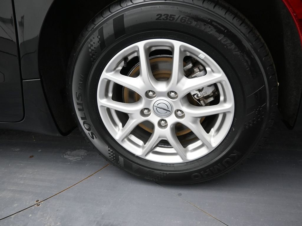 Used 2023 Chrysler Voyager LX image 39