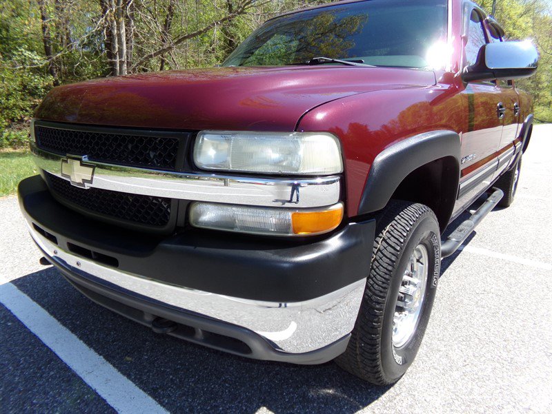 Used 2002 Chevrolet Silverado 2500 LS AWD/4WD image 2