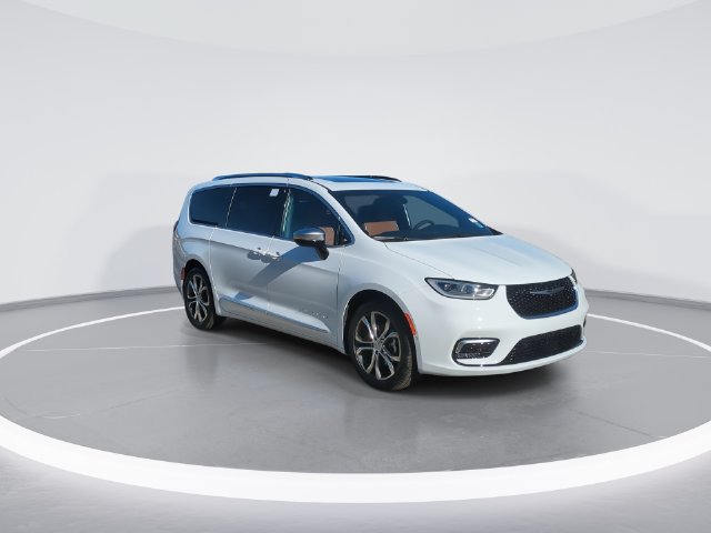 New 2026 Chrysler Pacifica Pinnacle w/ Trailer Tow Group FWD image 2